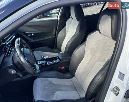 Белый Пежо e-2008, объемом двигателя 0 л и пробегом 122 тыс. км за 16850 $, фото 19 на Automoto.ua