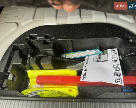 Білий Пежо e-2008, об'ємом двигуна 0 л та пробігом 142 тис. км за 16999 $, фото 38 на Automoto.ua