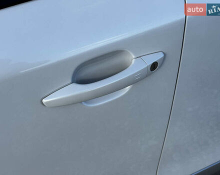 Белый Пежо e-2008, объемом двигателя 0 л и пробегом 122 тыс. км за 16850 $, фото 11 на Automoto.ua