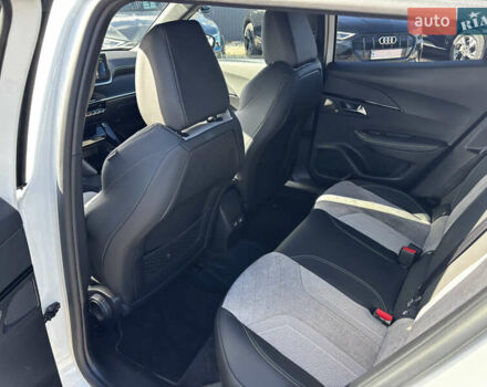 Белый Пежо e-2008, объемом двигателя 0 л и пробегом 122 тыс. км за 16850 $, фото 45 на Automoto.ua