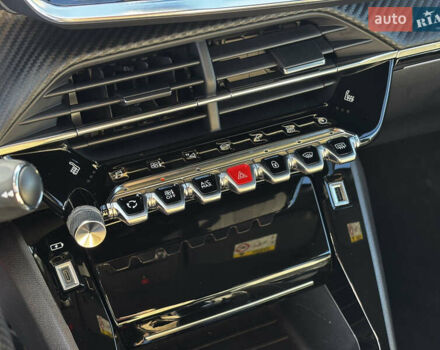 Белый Пежо e-2008, объемом двигателя 0 л и пробегом 122 тыс. км за 16850 $, фото 33 на Automoto.ua