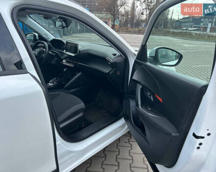 Белый Пежо e-2008, объемом двигателя 0 л и пробегом 165 тыс. км за 14600 $, фото 22 на Automoto.ua