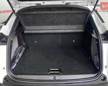 Белый Пежо e-2008, объемом двигателя 0 л и пробегом 107 тыс. км за 16650 $, фото 4 на Automoto.ua