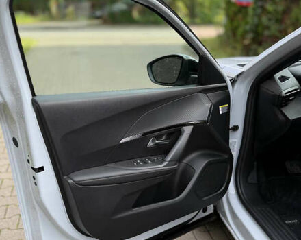 Белый Пежо e-2008, объемом двигателя 0 л и пробегом 3 тыс. км за 27000 $, фото 4 на Automoto.ua