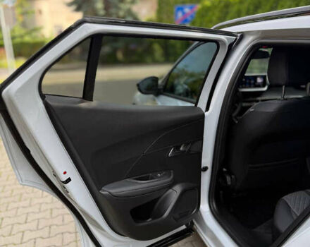 Белый Пежо e-2008, объемом двигателя 0 л и пробегом 3 тыс. км за 27000 $, фото 6 на Automoto.ua