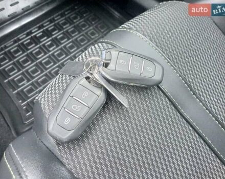 Чорний Пежо e-2008, об'ємом двигуна 0 л та пробігом 42 тис. км за 21300 $, фото 5 на Automoto.ua