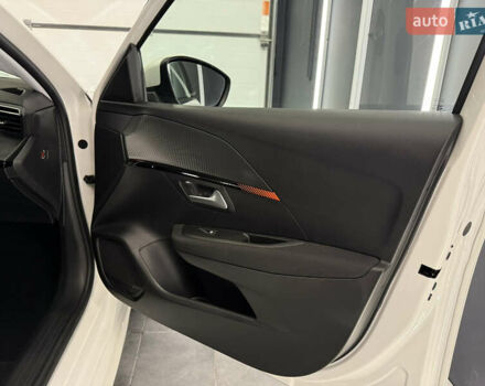 Белый Пежо e-208, объемом двигателя 0 л и пробегом 17 тыс. км за 14500 $, фото 23 на Automoto.ua