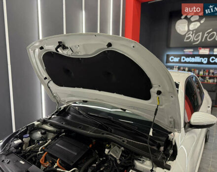 Белый Пежо e-208, объемом двигателя 0 л и пробегом 17 тыс. км за 14500 $, фото 45 на Automoto.ua