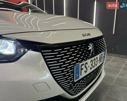 Белый Пежо e-208, объемом двигателя 0 л и пробегом 17 тыс. км за 14500 $, фото 13 на Automoto.ua