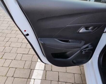 Білий Пежо e-208, об'ємом двигуна 0 л та пробігом 26 тис. км за 12970 $, фото 15 на Automoto.ua