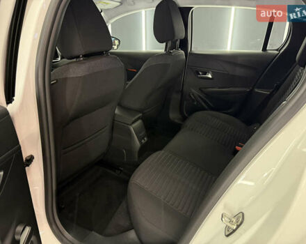 Белый Пежо e-208, объемом двигателя 0 л и пробегом 17 тыс. км за 14500 $, фото 35 на Automoto.ua