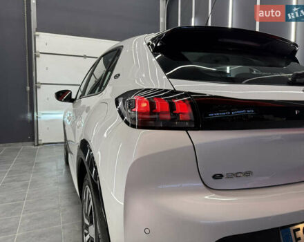 Белый Пежо e-208, объемом двигателя 0 л и пробегом 17 тыс. км за 14500 $, фото 16 на Automoto.ua