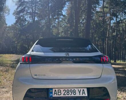 Белый Пежо e-208, объемом двигателя 0 л и пробегом 51 тыс. км за 17200 $, фото 5 на Automoto.ua