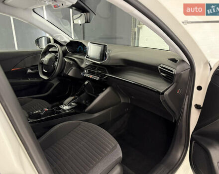 Белый Пежо e-208, объемом двигателя 0 л и пробегом 17 тыс. км за 14500 $, фото 24 на Automoto.ua