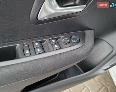 Белый Пежо e-208, объемом двигателя 0 л и пробегом 59 тыс. км за 13900 $, фото 47 на Automoto.ua