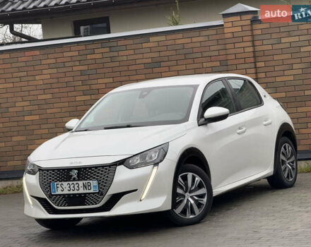 Белый Пежо e-208, объемом двигателя 0 л и пробегом 17 тыс. км за 14799 $, фото 1 на Automoto.ua