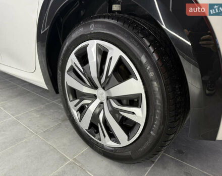 Белый Пежо e-208, объемом двигателя 0 л и пробегом 17 тыс. км за 14500 $, фото 17 на Automoto.ua