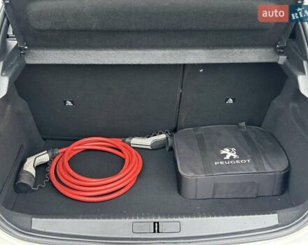 Білий Пежо e-208, об'ємом двигуна 0 л та пробігом 85 тис. км за 12900 $, фото 19 на Automoto.ua