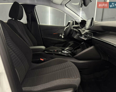 Белый Пежо e-208, объемом двигателя 0 л и пробегом 17 тыс. км за 14500 $, фото 25 на Automoto.ua