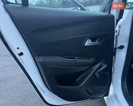 Білий Пежо e-208, об'ємом двигуна 0 л та пробігом 38 тис. км за 13500 $, фото 22 на Automoto.ua