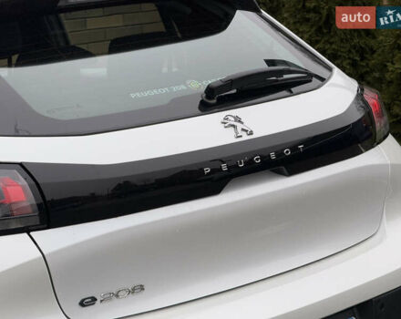 Белый Пежо e-208, объемом двигателя 0 л и пробегом 17 тыс. км за 14799 $, фото 19 на Automoto.ua