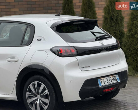 Белый Пежо e-208, объемом двигателя 0 л и пробегом 17 тыс. км за 14799 $, фото 18 на Automoto.ua