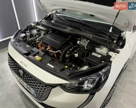 Белый Пежо e-208, объемом двигателя 0 л и пробегом 17 тыс. км за 14500 $, фото 44 на Automoto.ua