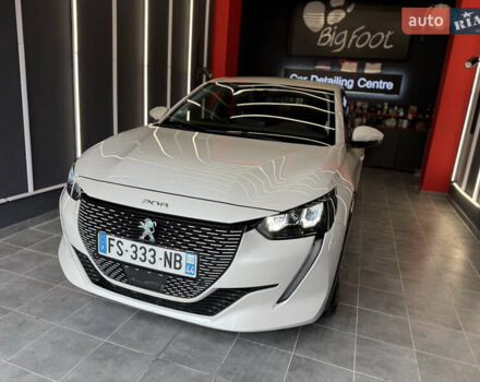 Белый Пежо e-208, объемом двигателя 0 л и пробегом 17 тыс. км за 14500 $, фото 2 на Automoto.ua