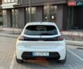 Белый Пежо e-208, объемом двигателя 0 л и пробегом 64 тыс. км за 13150 $, фото 3 на Automoto.ua