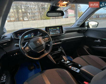 Белый Пежо e-208, объемом двигателя 0 л и пробегом 25 тыс. км за 14250 $, фото 5 на Automoto.ua