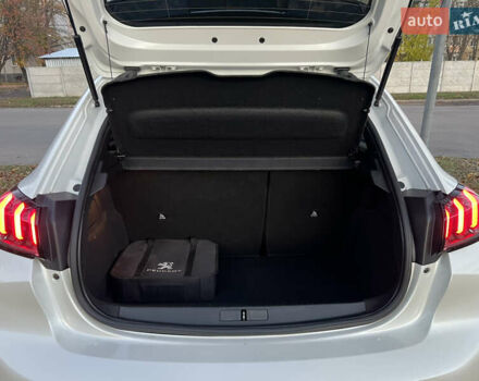 Белый Пежо e-208, объемом двигателя 0 л и пробегом 25 тыс. км за 14250 $, фото 8 на Automoto.ua