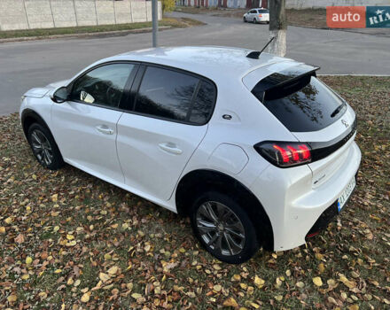 Белый Пежо e-208, объемом двигателя 0 л и пробегом 25 тыс. км за 14250 $, фото 4 на Automoto.ua