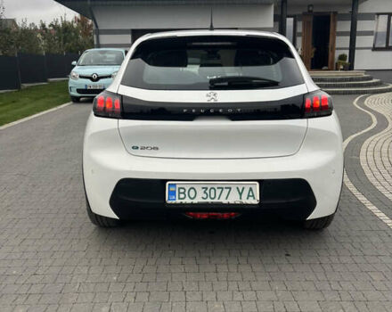 Белый Пежо e-208, объемом двигателя 0 л и пробегом 19 тыс. км за 14500 $, фото 5 на Automoto.ua