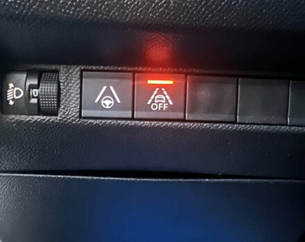 Белый Пежо e-208, объемом двигателя 0 л и пробегом 25 тыс. км за 14250 $, фото 7 на Automoto.ua