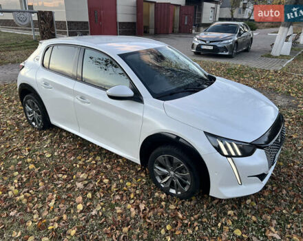 Белый Пежо e-208, объемом двигателя 0 л и пробегом 25 тыс. км за 14250 $, фото 1 на Automoto.ua