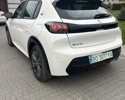 Белый Пежо e-208, объемом двигателя 0 л и пробегом 19 тыс. км за 14500 $, фото 4 на Automoto.ua