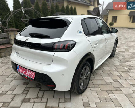 Белый Пежо e-208, объемом двигателя 0 л и пробегом 20 тыс. км за 15300 $, фото 5 на Automoto.ua