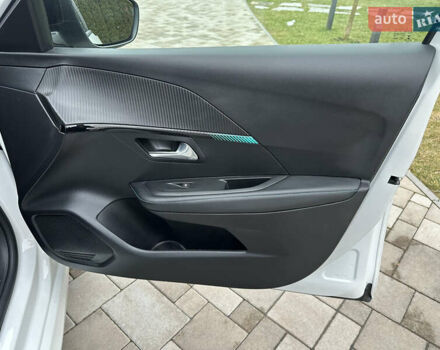 Белый Пежо e-208, объемом двигателя 0 л и пробегом 20 тыс. км за 15300 $, фото 28 на Automoto.ua