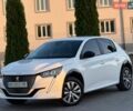 Белый Пежо e-208, объемом двигателя 0 л и пробегом 8 тыс. км за 15950 $, фото 1 на Automoto.ua