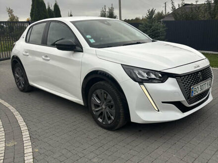 Пежо e-208 2021 в Тернополе на Automoto.ua Белый Пежо e-208, объемом двигателя 0 л и пробегом 19 тыс. км за 14500 $, фото 1 на Automoto.ua