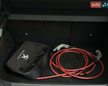 Черный Пежо e-208, объемом двигателя 0 л и пробегом 41 тыс. км за 13500 $, фото 32 на Automoto.ua