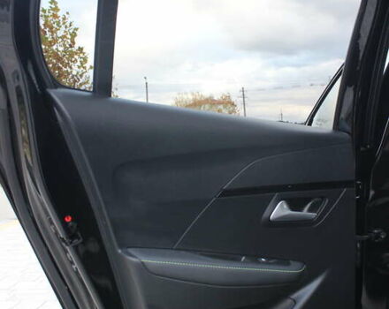 Чорний Пежо e-208, об'ємом двигуна 0 л та пробігом 78 тис. км за 15950 $, фото 51 на Automoto.ua