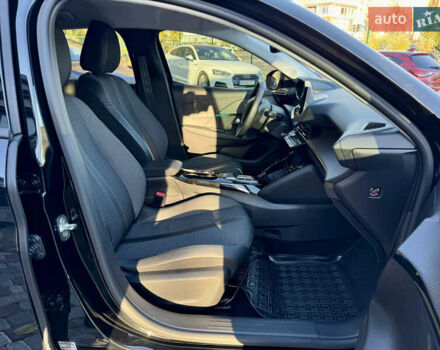 Чорний Пежо e-208, об'ємом двигуна 0 л та пробігом 20 тис. км за 14900 $, фото 2 на Automoto.ua