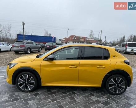 Желтый Пежо e-208, объемом двигателя 0 л и пробегом 129 тыс. км за 14399 $, фото 4 на Automoto.ua