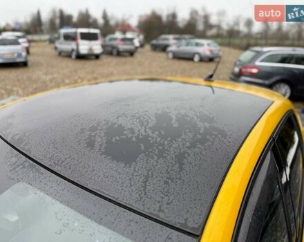 Желтый Пежо e-208, объемом двигателя 0 л и пробегом 129 тыс. км за 14399 $, фото 15 на Automoto.ua