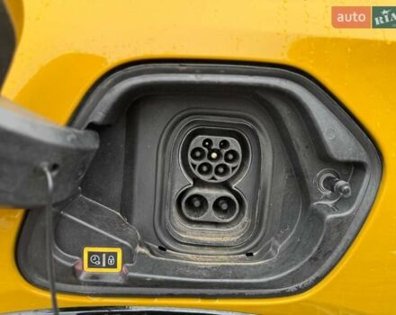 Желтый Пежо e-208, объемом двигателя 0 л и пробегом 129 тыс. км за 14399 $, фото 44 на Automoto.ua