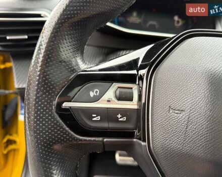 Желтый Пежо e-208, объемом двигателя 0 л и пробегом 129 тыс. км за 14399 $, фото 30 на Automoto.ua