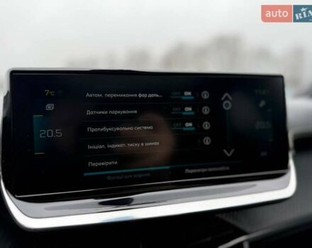 Желтый Пежо e-208, объемом двигателя 0 л и пробегом 129 тыс. км за 14399 $, фото 24 на Automoto.ua