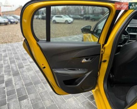 Желтый Пежо e-208, объемом двигателя 0 л и пробегом 129 тыс. км за 14399 $, фото 33 на Automoto.ua