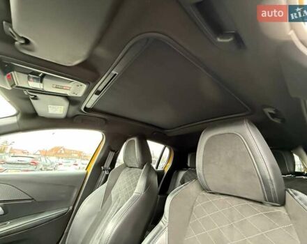 Желтый Пежо e-208, объемом двигателя 0 л и пробегом 129 тыс. км за 14399 $, фото 21 на Automoto.ua